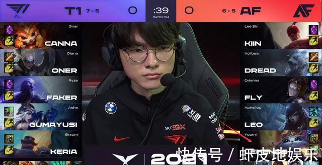 滑雪登山的 滑雪登山的